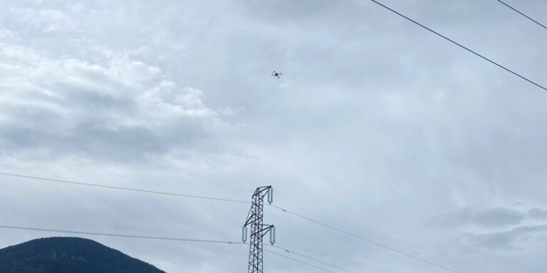 Electrical infrastructure inspection: first flight tests for the AMPLIF-AI project